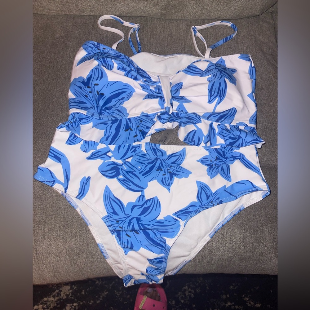 NWOT 3-piece Floral Bikini top, bottom, and wrap skirt